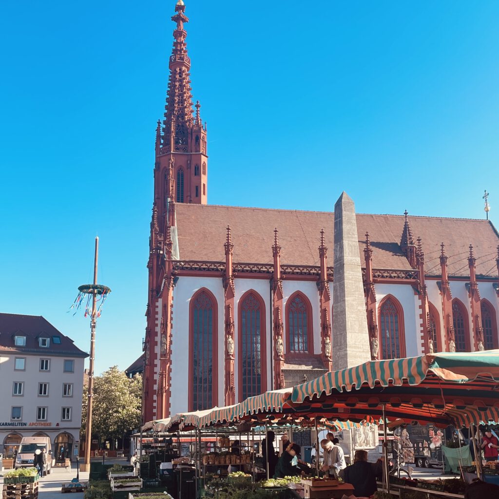 Gemüsestände auf dem Würzburger Marktplatz