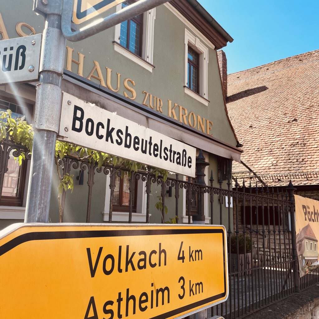 Straßenschild "Bocksbeutelstraße"