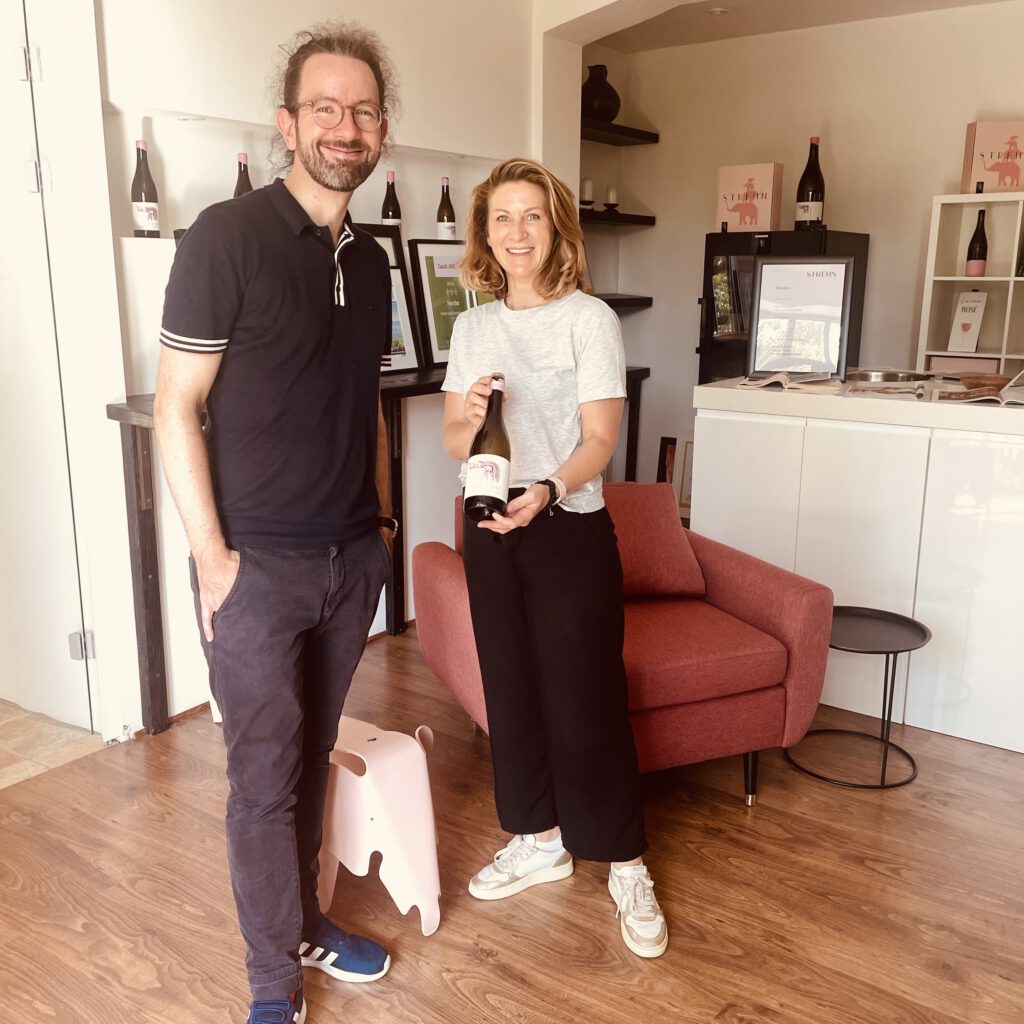 Traubengucker-Redakteur Pascal Strehler und Winzerin Pia Strehn