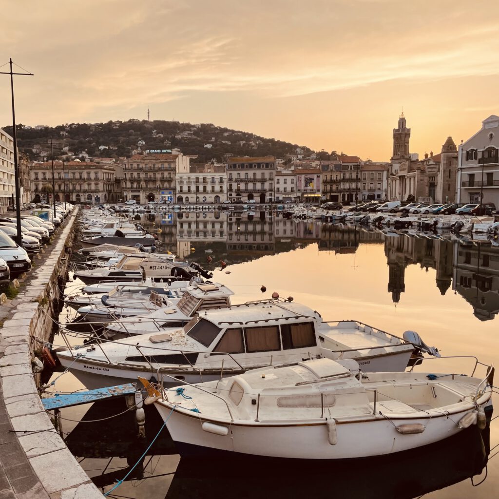 Abendstimmung: Der Hafen von Sète im Languedoc.