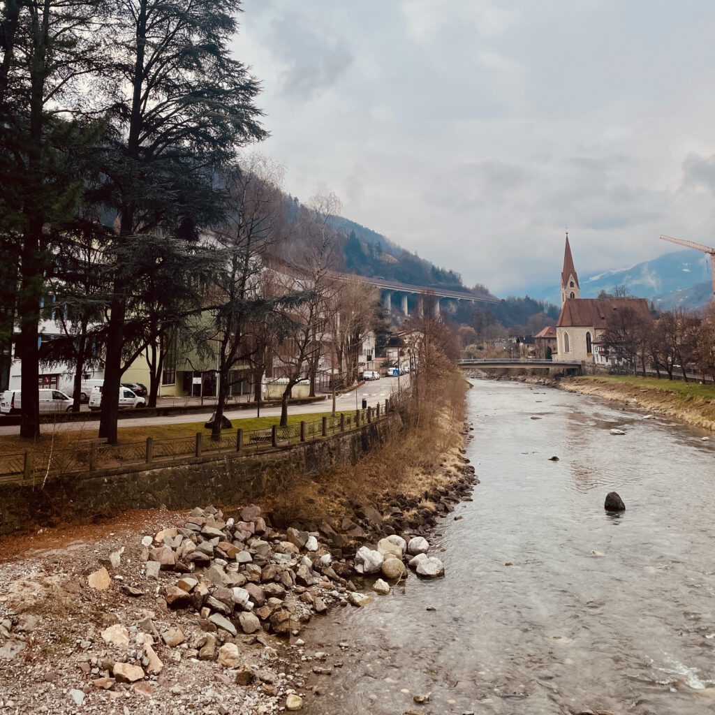 Blick auf Klausen am Eisack.
